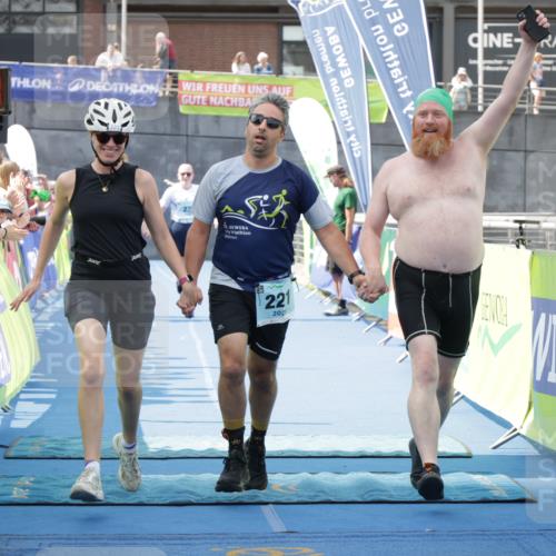10.08.2025 - GEWOBA Citytriathlon Bremen H.Heesch http://msf.ph/oto/8551467 10.08.2025 11:45:52 Ziel 23, 39, 221 meine-sportfotos.de