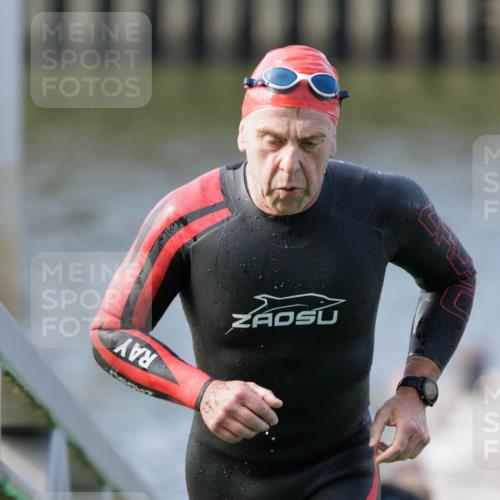 10.08.2025 - GEWOBA Citytriathlon Bremen H.Heesch http://msf.ph/oto/8551470 10.08.2025 10:23:01 Schwimmen 359, 429, 447, 464 meine-sportfotos.de