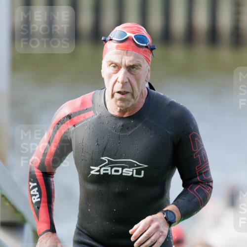 10.08.2025 - GEWOBA Citytriathlon Bremen H.Heesch http://msf.ph/oto/8551473 10.08.2025 10:23:01 Schwimmen 359, 429, 447, 464 meine-sportfotos.de