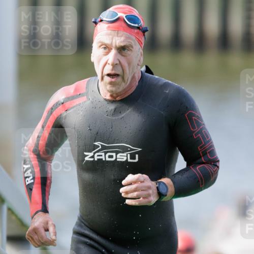 10.08.2025 - GEWOBA Citytriathlon Bremen H.Heesch http://msf.ph/oto/8551474 10.08.2025 10:23:01 Schwimmen 359, 429, 447, 464 meine-sportfotos.de