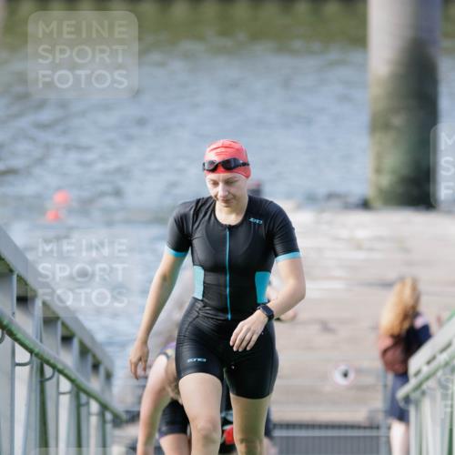 10.08.2025 - GEWOBA Citytriathlon Bremen H.Heesch http://msf.ph/oto/8551475 10.08.2025 10:23:04 Schwimmen 359, 392, 429, 447, 464 meine-sportfotos.de