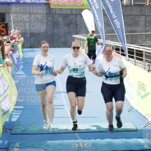 10.08.2025 - GEWOBA Citytriathlon Bremen H.Heesch http://msf.ph/oto/8551476 10.08.2025 11:45:56 Ziel 23 meine-sportfotos.de