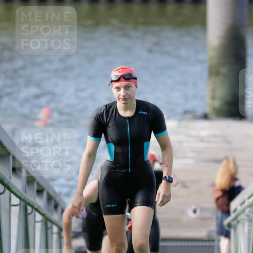 10.08.2025 - GEWOBA Citytriathlon Bremen H.Heesch http://msf.ph/oto/8551480 10.08.2025 10:23:04 Schwimmen 359, 392, 429, 447, 464 meine-sportfotos.de