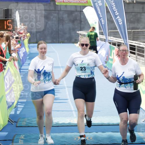 10.08.2025 - GEWOBA Citytriathlon Bremen H.Heesch http://msf.ph/oto/8551482 10.08.2025 11:45:57 Ziel 23 meine-sportfotos.de