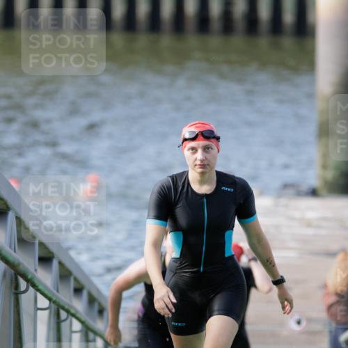 10.08.2025 - GEWOBA Citytriathlon Bremen H.Heesch http://msf.ph/oto/8551483 10.08.2025 10:23:05 Schwimmen 359, 392, 429, 447, 464 meine-sportfotos.de