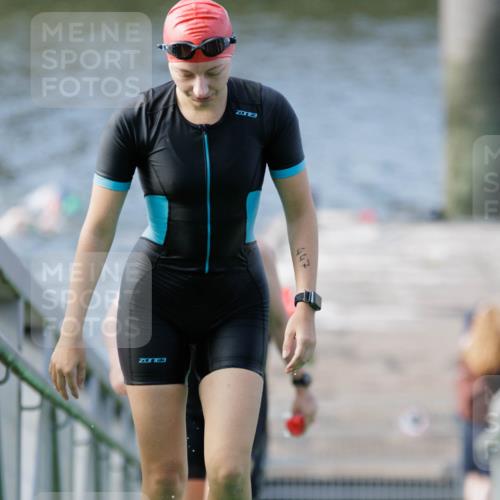 10.08.2025 - GEWOBA Citytriathlon Bremen H.Heesch http://msf.ph/oto/8551488 10.08.2025 10:23:06 Schwimmen 359, 392, 429, 447, 464 meine-sportfotos.de
