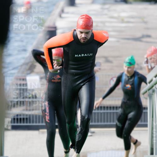 10.08.2025 - GEWOBA Citytriathlon Bremen H.Heesch http://msf.ph/oto/8551489 10.08.2025 10:23:15 Schwimmen 378, 392, 436, 505 meine-sportfotos.de