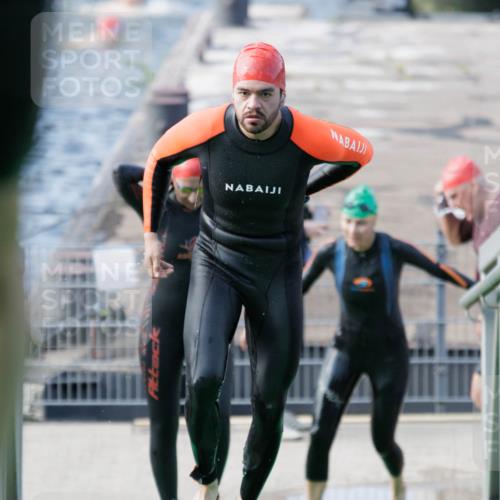 10.08.2025 - GEWOBA Citytriathlon Bremen H.Heesch http://msf.ph/oto/8551492 10.08.2025 10:23:15 Schwimmen 378, 392, 436, 505 meine-sportfotos.de
