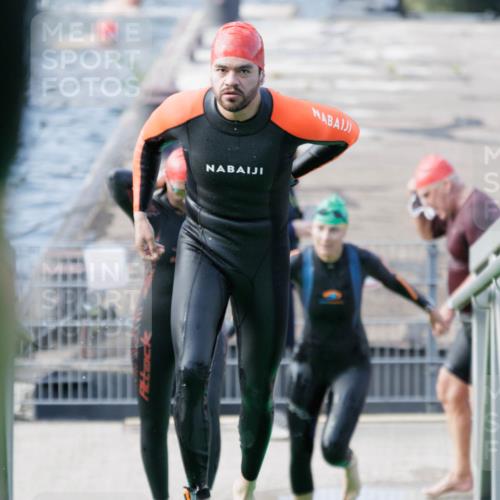10.08.2025 - GEWOBA Citytriathlon Bremen H.Heesch http://msf.ph/oto/8551493 10.08.2025 10:23:15 Schwimmen 378, 392, 436, 505 meine-sportfotos.de