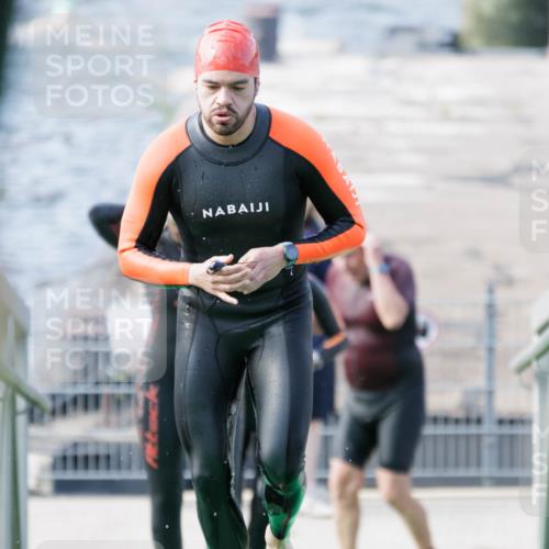 10.08.2025 - GEWOBA Citytriathlon Bremen H.Heesch http://msf.ph/oto/8551497 10.08.2025 10:23:16 Schwimmen 378, 392, 436, 505 meine-sportfotos.de