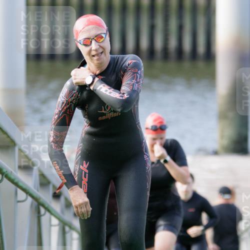 10.08.2025 - GEWOBA Citytriathlon Bremen H.Heesch http://msf.ph/oto/8551507 10.08.2025 10:23:27 Schwimmen 105, 378, 436, 452, 455, 481, 482, 505, 506 meine-sportfotos.de