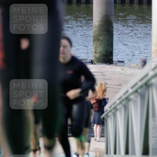 10.08.2025 - GEWOBA Citytriathlon Bremen H.Heesch http://msf.ph/oto/8551515 10.08.2025 10:23:30 Schwimmen 105, 452, 455, 481, 482, 506 meine-sportfotos.de