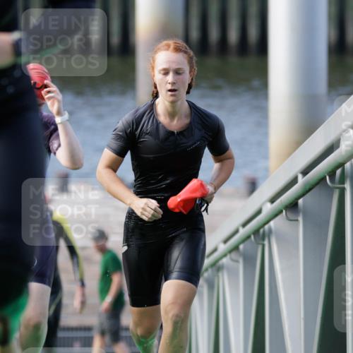 10.08.2025 - GEWOBA Citytriathlon Bremen H.Heesch http://msf.ph/oto/8551516 10.08.2025 10:23:33 Schwimmen 452, 455, 481, 482, 506 meine-sportfotos.de