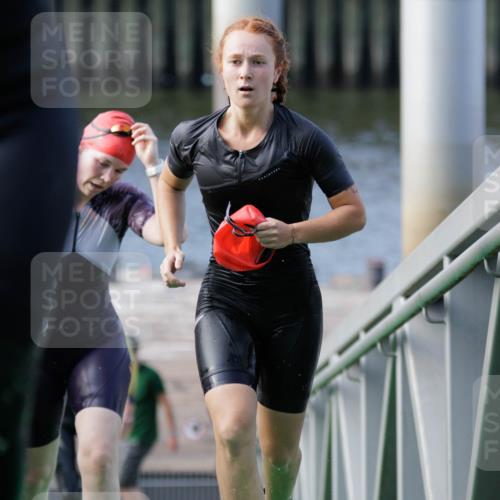 10.08.2025 - GEWOBA Citytriathlon Bremen H.Heesch http://msf.ph/oto/8551521 10.08.2025 10:23:34 Schwimmen 452, 455, 481, 482, 506 meine-sportfotos.de