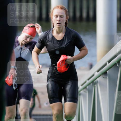 10.08.2025 - GEWOBA Citytriathlon Bremen H.Heesch http://msf.ph/oto/8551523 10.08.2025 10:23:34 Schwimmen 452, 455, 481, 482, 506 meine-sportfotos.de