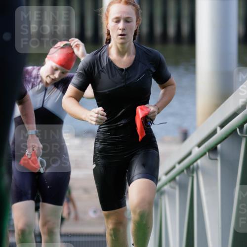 10.08.2025 - GEWOBA Citytriathlon Bremen H.Heesch http://msf.ph/oto/8551524 10.08.2025 10:23:34 Schwimmen 452, 455, 481, 482, 506 meine-sportfotos.de