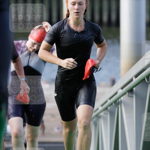 10.08.2025 - GEWOBA Citytriathlon Bremen H.Heesch http://msf.ph/oto/8551525 10.08.2025 10:23:34 Schwimmen 452, 455, 481, 482, 506 meine-sportfotos.de