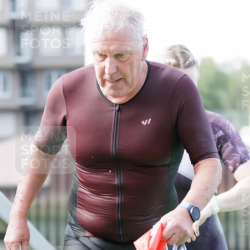 10.08.2025 - GEWOBA Citytriathlon Bremen H.Heesch http://msf.ph/oto/8551531 10.08.2025 10:23:40 Schwimmen 97, 159, 452 meine-sportfotos.de