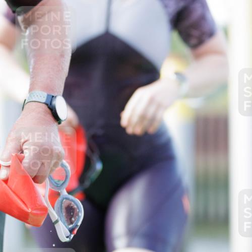 10.08.2025 - GEWOBA Citytriathlon Bremen H.Heesch http://msf.ph/oto/8551537 10.08.2025 10:23:41 Schwimmen 97, 159, 452 meine-sportfotos.de