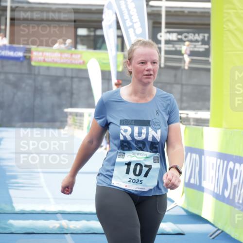 10.08.2025 - GEWOBA Citytriathlon Bremen H.Heesch http://msf.ph/oto/8551538 10.08.2025 11:46:45 Ziel 107 meine-sportfotos.de