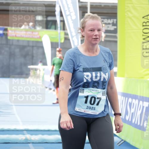 10.08.2025 - GEWOBA Citytriathlon Bremen H.Heesch http://msf.ph/oto/8551541 10.08.2025 11:46:46 Ziel 107 meine-sportfotos.de