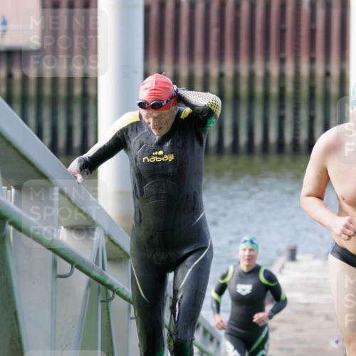 10.08.2025 - GEWOBA Citytriathlon Bremen H.Heesch http://msf.ph/oto/8551546 10.08.2025 10:23:45 Schwimmen 97, 159 meine-sportfotos.de