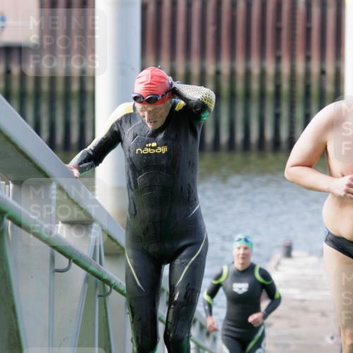 10.08.2025 - GEWOBA Citytriathlon Bremen H.Heesch http://msf.ph/oto/8551547 10.08.2025 10:23:45 Schwimmen 97, 159 meine-sportfotos.de