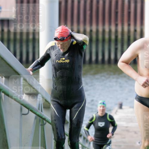 10.08.2025 - GEWOBA Citytriathlon Bremen H.Heesch http://msf.ph/oto/8551549 10.08.2025 10:23:45 Schwimmen 97, 159 meine-sportfotos.de