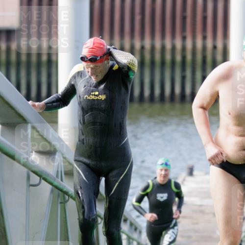 10.08.2025 - GEWOBA Citytriathlon Bremen H.Heesch http://msf.ph/oto/8551550 10.08.2025 10:23:45 Schwimmen 97, 159 meine-sportfotos.de