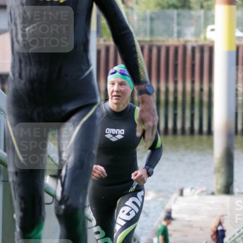 10.08.2025 - GEWOBA Citytriathlon Bremen H.Heesch http://msf.ph/oto/8551554 10.08.2025 10:23:49 Schwimmen 97, 159 meine-sportfotos.de