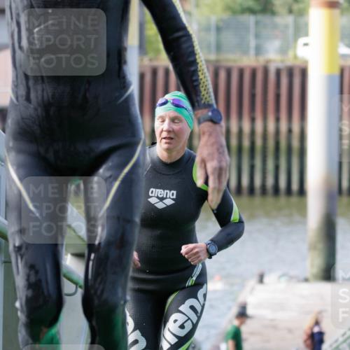 10.08.2025 - GEWOBA Citytriathlon Bremen H.Heesch http://msf.ph/oto/8551556 10.08.2025 10:23:50 Schwimmen 97, 159 meine-sportfotos.de