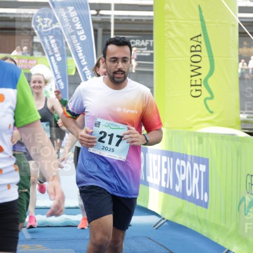 10.08.2025 - GEWOBA Citytriathlon Bremen H.Heesch http://msf.ph/oto/8551568 10.08.2025 11:47:04 Ziel 73, 113, 217 meine-sportfotos.de