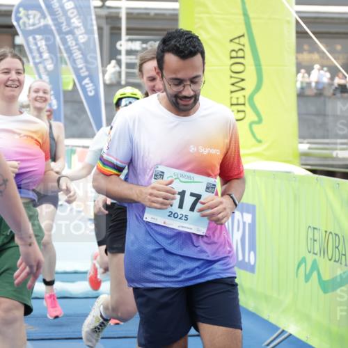 10.08.2025 - GEWOBA Citytriathlon Bremen H.Heesch http://msf.ph/oto/8551571 10.08.2025 11:47:04 Ziel 73, 113, 217 meine-sportfotos.de