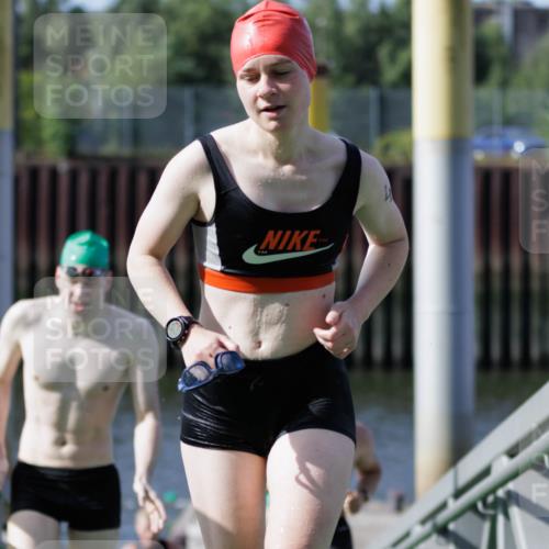 10.08.2025 - GEWOBA Citytriathlon Bremen H.Heesch http://msf.ph/oto/8551575 10.08.2025 10:24:04 Schwimmen 21, 49, 239, 245, 458, 485, 501 meine-sportfotos.de