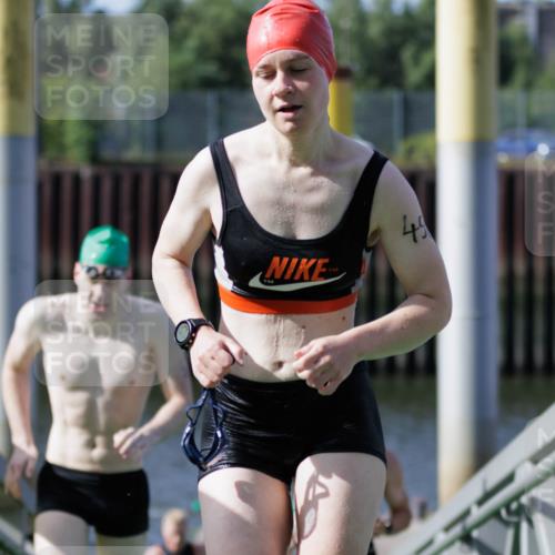 10.08.2025 - GEWOBA Citytriathlon Bremen H.Heesch http://msf.ph/oto/8551576 10.08.2025 10:24:04 Schwimmen 21, 49, 239, 245, 458, 485, 501 meine-sportfotos.de