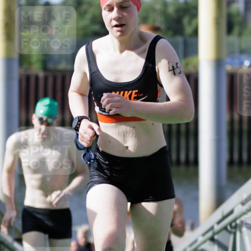 10.08.2025 - GEWOBA Citytriathlon Bremen H.Heesch http://msf.ph/oto/8551577 10.08.2025 10:24:05 Schwimmen 21, 49, 239, 245, 458, 485, 501 meine-sportfotos.de