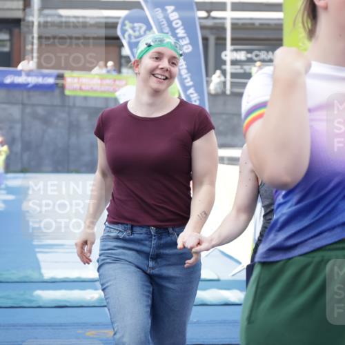 10.08.2025 - GEWOBA Citytriathlon Bremen H.Heesch http://msf.ph/oto/8551578 10.08.2025 11:47:06 Ziel 73, 113, 217 meine-sportfotos.de