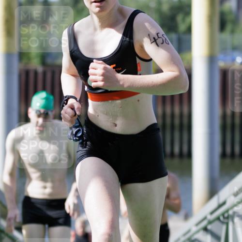 10.08.2025 - GEWOBA Citytriathlon Bremen H.Heesch http://msf.ph/oto/8551579 10.08.2025 10:24:05 Schwimmen 21, 49, 239, 245, 458, 485, 501 meine-sportfotos.de