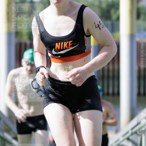 10.08.2025 - GEWOBA Citytriathlon Bremen H.Heesch http://msf.ph/oto/8551580 10.08.2025 10:24:05 Schwimmen 21, 49, 239, 245, 458, 485, 501 meine-sportfotos.de