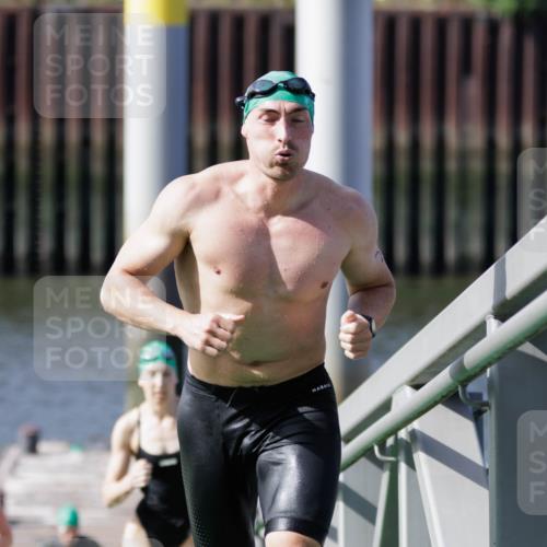 10.08.2025 - GEWOBA Citytriathlon Bremen H.Heesch http://msf.ph/oto/8551583 10.08.2025 10:24:06 Schwimmen 21, 49, 239, 245, 458, 485, 501 meine-sportfotos.de