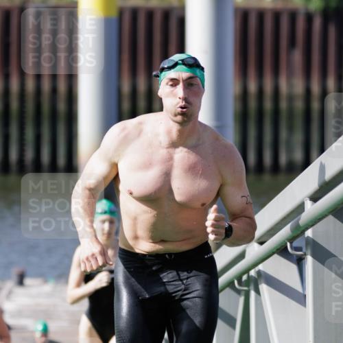 10.08.2025 - GEWOBA Citytriathlon Bremen H.Heesch http://msf.ph/oto/8551584 10.08.2025 10:24:06 Schwimmen 21, 49, 239, 245, 458, 485, 501 meine-sportfotos.de