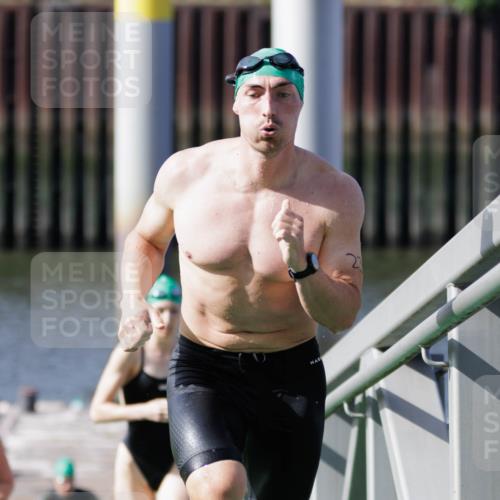 10.08.2025 - GEWOBA Citytriathlon Bremen H.Heesch http://msf.ph/oto/8551586 10.08.2025 10:24:06 Schwimmen 21, 49, 239, 245, 458, 485, 501 meine-sportfotos.de