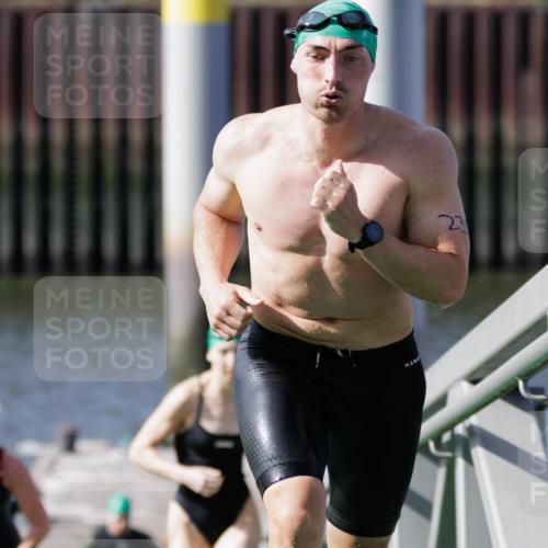 10.08.2025 - GEWOBA Citytriathlon Bremen H.Heesch http://msf.ph/oto/8551587 10.08.2025 10:24:06 Schwimmen 21, 49, 239, 245, 458, 485, 501 meine-sportfotos.de