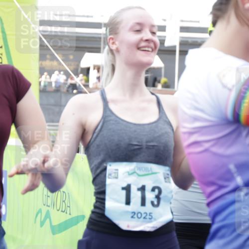 10.08.2025 - GEWOBA Citytriathlon Bremen H.Heesch http://msf.ph/oto/8551588 10.08.2025 11:47:07 Ziel 73, 113, 217 meine-sportfotos.de