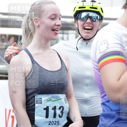 10.08.2025 - GEWOBA Citytriathlon Bremen H.Heesch http://msf.ph/oto/8551591 10.08.2025 11:47:07 Ziel 73, 113, 217 meine-sportfotos.de