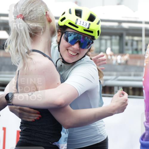 10.08.2025 - GEWOBA Citytriathlon Bremen H.Heesch http://msf.ph/oto/8551597 10.08.2025 11:47:08 Ziel 73, 113, 217 meine-sportfotos.de