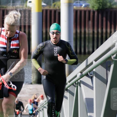 10.08.2025 - GEWOBA Citytriathlon Bremen H.Heesch http://msf.ph/oto/8551599 10.08.2025 10:24:13 Schwimmen 127, 239, 245, 435, 440, 463, 485, 496, 501 meine-sportfotos.de