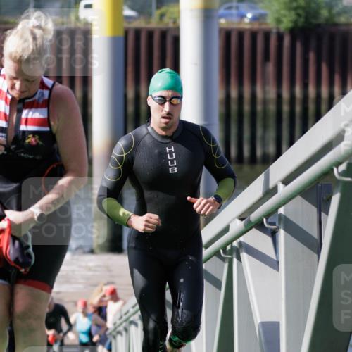 10.08.2025 - GEWOBA Citytriathlon Bremen H.Heesch http://msf.ph/oto/8551600 10.08.2025 10:24:13 Schwimmen 127, 239, 245, 435, 440, 463, 485, 496, 501 meine-sportfotos.de