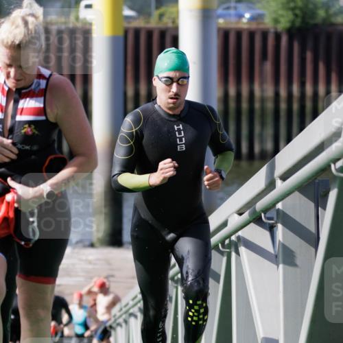 10.08.2025 - GEWOBA Citytriathlon Bremen H.Heesch http://msf.ph/oto/8551602 10.08.2025 10:24:13 Schwimmen 127, 239, 245, 435, 440, 463, 485, 496, 501 meine-sportfotos.de