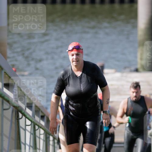10.08.2025 - GEWOBA Citytriathlon Bremen H.Heesch http://msf.ph/oto/8551611 10.08.2025 10:24:17 Schwimmen 29, 127, 245, 402, 435, 440, 463, 475, 485, 496 meine-sportfotos.de